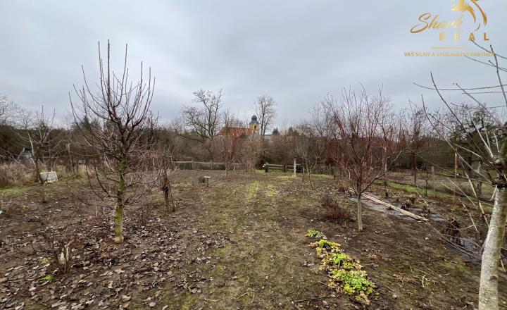 REZERVOVANÉ - Priestranný a udržiavaný 5 izbový rodinný dom na okraji obce - fotografia 12