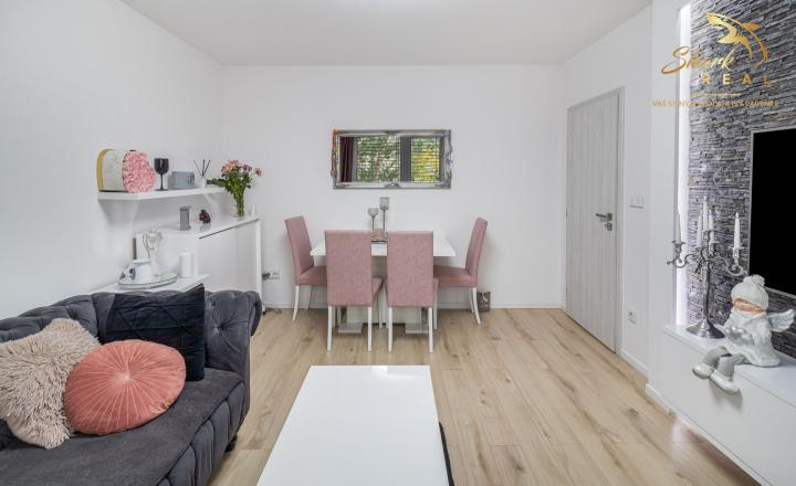 Svetlý dizajnový byt s nadštandardným zariadením - Javorová, Piešťany - fotografia 3