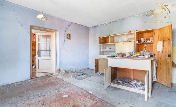 Starší vidiecky dom s pozemkom 540m2 – Tepličky - fotografia 3