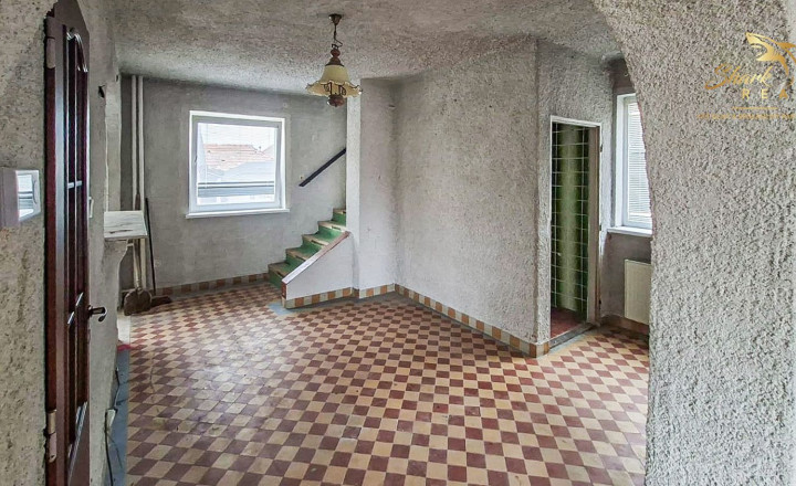 Dom s veľkým potenciálom a množstvom priestoru | Dvory nad Žitavou - fotografia 5
