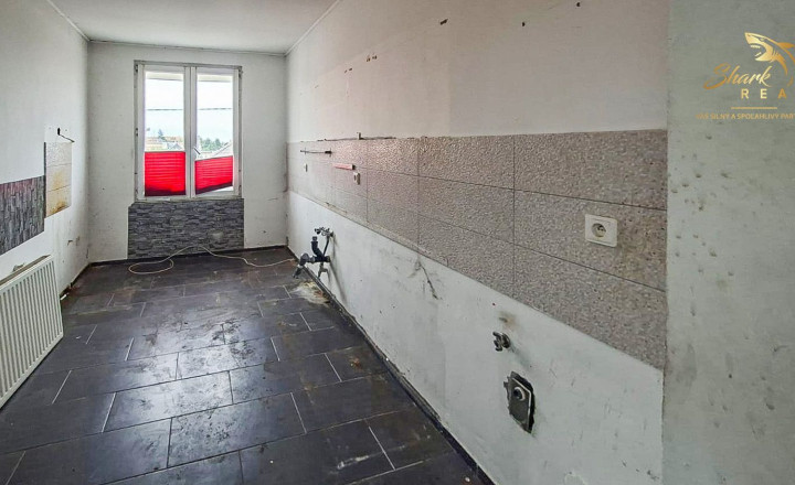 Dom s veľkým potenciálom a množstvom priestoru | Dvory nad Žitavou - fotografia 8