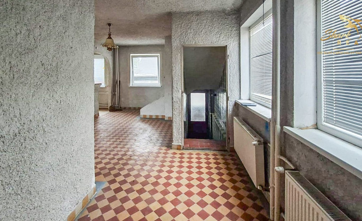 Dom s veľkým potenciálom a množstvom priestoru | Dvory nad Žitavou - fotografia 13