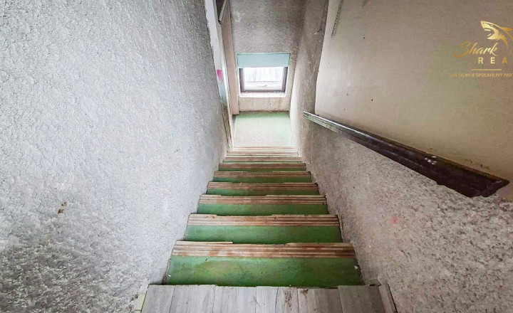 Dom s veľkým potenciálom a množstvom priestoru | Dvory nad Žitavou - fotografia 15