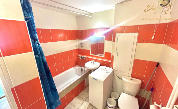 Vzdušný byt s dvomi balkónmi v srdci kúpeľného mesta - fotografia 9