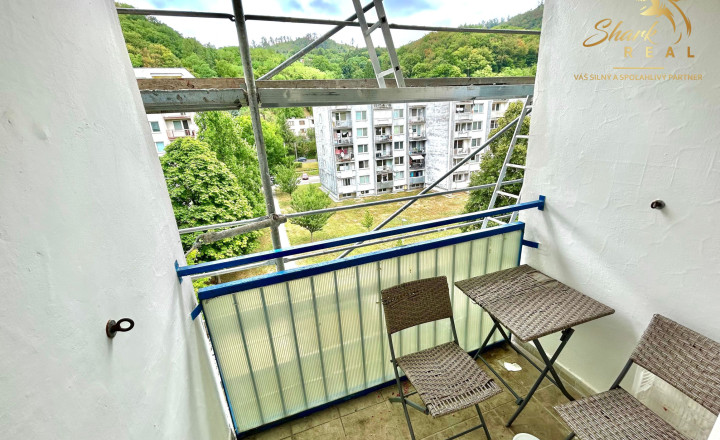 Vzdušný byt s dvomi balkónmi v srdci kúpeľného mesta - fotografia 11