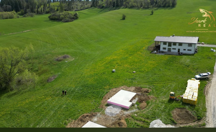 Jedinečný stavebný pozemok so záhradami a krásnymi výhľadmi v Ižipovciach – spolu 3 300 m² - fotografia 3
