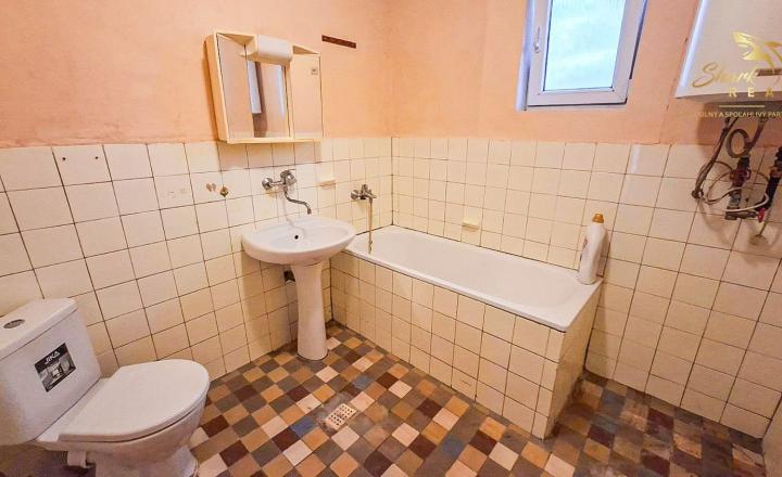 Pokojné bývanie v centre obce s atmosférou vidieka – Janíkovce - fotografia 8
