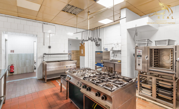 NA PREDAJ - Exkluzívne - Reštaurácia s terasou, barom a apartmánom. - fotografia 8