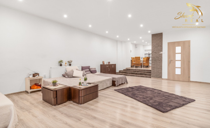 NA PREDAJ - Exkluzívne - Reštaurácia s terasou, barom a apartmánom. - fotografia 17
