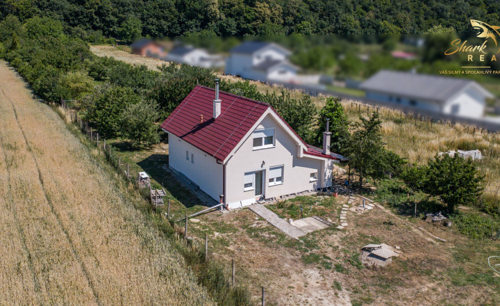 Dom, ktorý vyžaduje trochu lásky a kreativity | Veľký pozemok | Výborná lokalita - fotografia 2