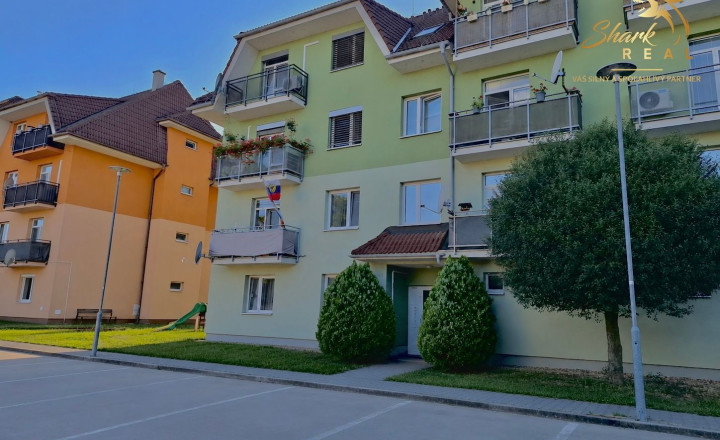 REZERVOVANÉ! - Na predaj 2 izbový byt neďaleko od Trenčína - fotografia 1