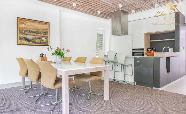 Exkluzívna rodinná vila v srdci Nízkych Tatier | Bystrá | 385 m² | Pozemok 979 m² - fotografia 7