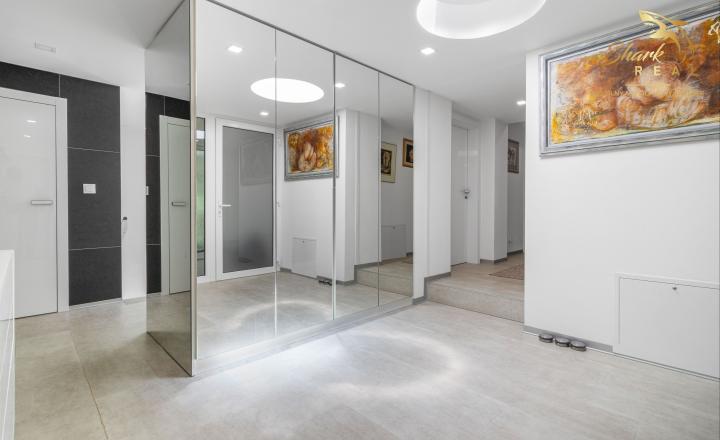 Exkluzívna rodinná vila v srdci Nízkych Tatier | Bystrá | 385 m² | Pozemok 979 m² - fotografia 11