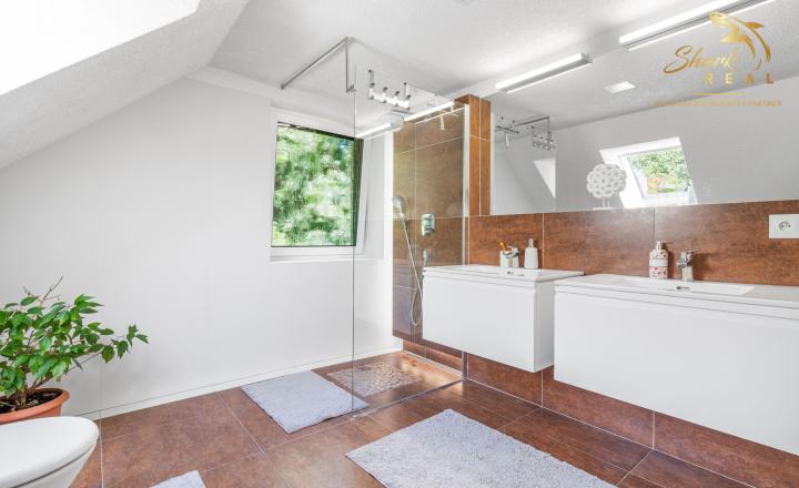 Exkluzívna rodinná vila v srdci Nízkych Tatier | Bystrá | 385 m² | Pozemok 979 m² - fotografia 14