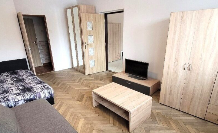 2 izbový byt -  kúsok od centra, s loggiou/balkónom ( + MOŽNÁ DOHODA NA CENE !!! ) - fotografia 3