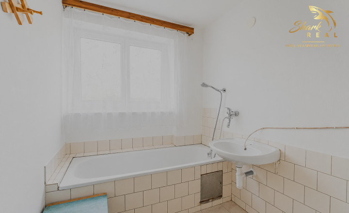 Priestranný byt na Račianskom Mýte - fotografia 3