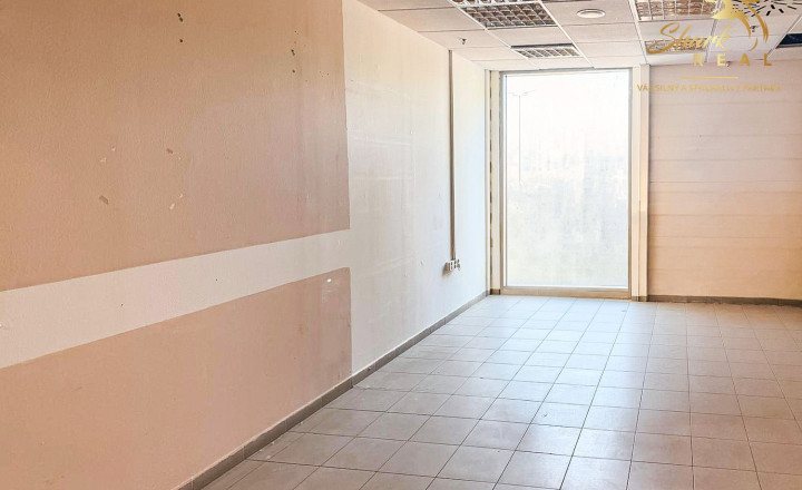 PRENÁJOM – Obchodný priestor 21,66 m² v nákupnom centre Glavica - fotografia 2