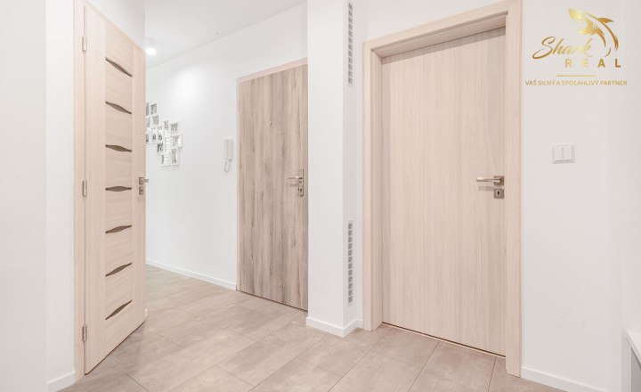 Svetlý dizajnový byt s nadštandardným zariadením - Javorová, Piešťany - fotografia 17