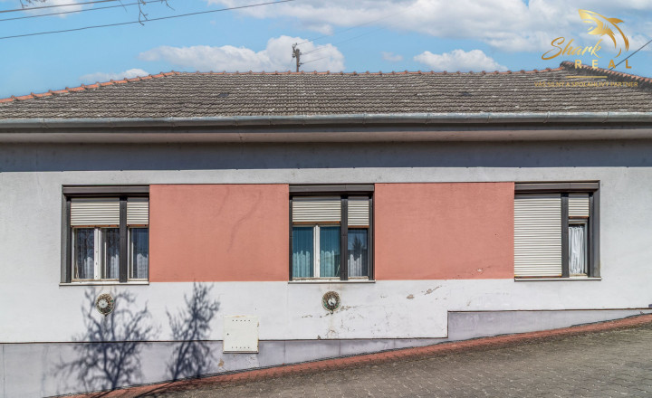 EXKLUZÍVNE - Malebný domček v obci Chtelnica - fotografia 1