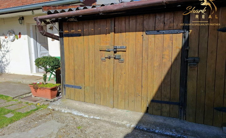 TOP PONUKA! Rodinný dom s letnou kuchyňou a slnečnou záhradou - fotografia 17