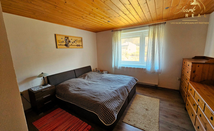 Rodinný dom so stodolou pri lese - fotografia 6