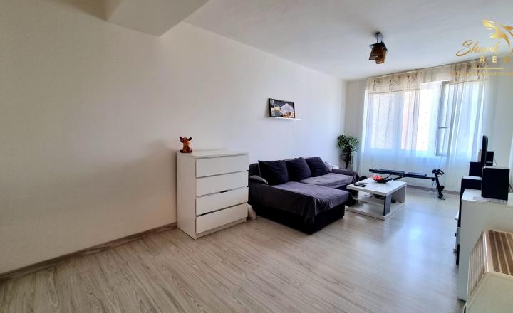 Zrekonštruovaný 2-izbový byt v centre mesta Trebišov – 52 m² - fotografia 1