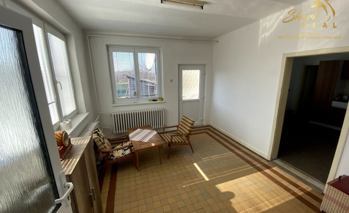 Rodinný dom s veľkým pozemkom na predmestí Hlohovca - fotografia 4