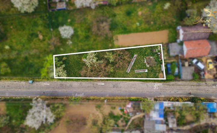 REZERVOVANÉ / Slnečný rovinatý pozemok o výmere 408 m² v meste VRBOVÉ - fotografia 1