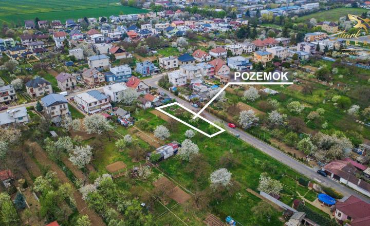 REZERVOVANÉ / Slnečný rovinatý pozemok o výmere 408 m² v meste VRBOVÉ - fotografia 4