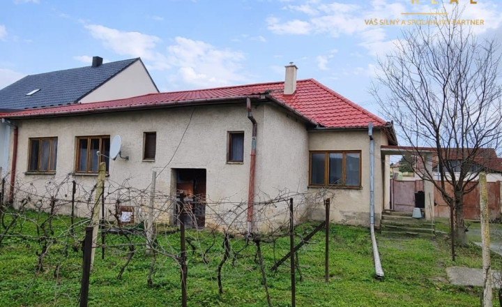 NA PREDAJ | 4-izbový rodinný dom | obec DVORNÍKY - fotografia 1