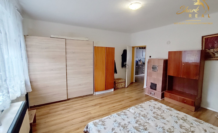 Rodinný dom s veľkorysým investičným pozemkom - fotografia 8