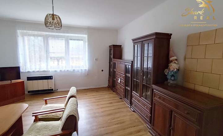 Rodinný dom s veľkorysým investičným pozemkom - fotografia 12