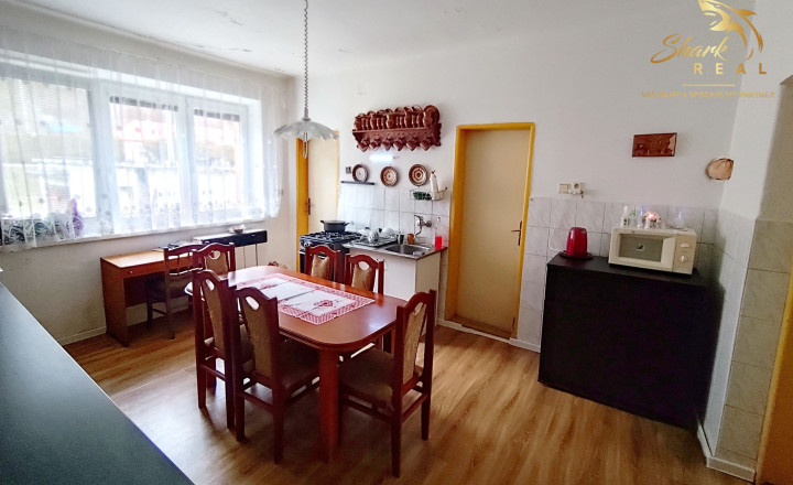 Rodinný dom s veľkorysým investičným pozemkom - fotografia 16