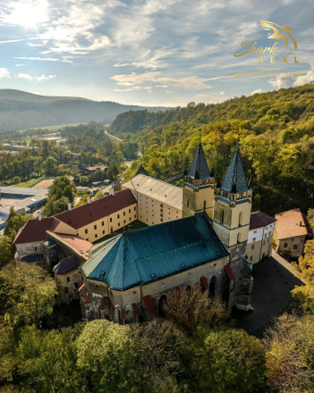 Rodinný dom s veľkorysým investičným pozemkom - fotografia 33