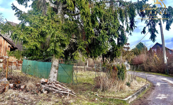 Stodola s možnosťou úpravy na chatu s pozemkami - fotografia 3