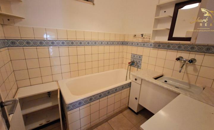 Na predaj rodinný dom s veľkým pozemkom - fotografia 6
