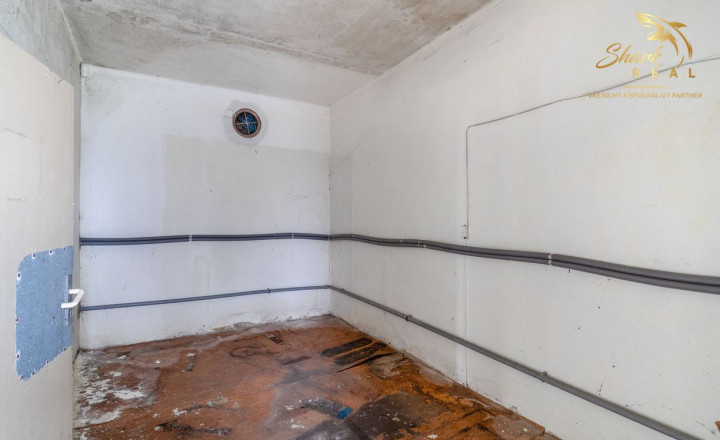 OBCHODNO - SKLADOVÝ PRIESTOR , kaviareň, potraviny alebo iné služby? - fotografia 12