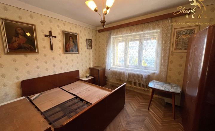 Rodinný dom s garážou. - fotografia 9