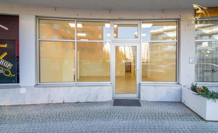 Obchodný priestor v srdci Piešťan – pripravený na vaše podnikanie - fotografia 16
