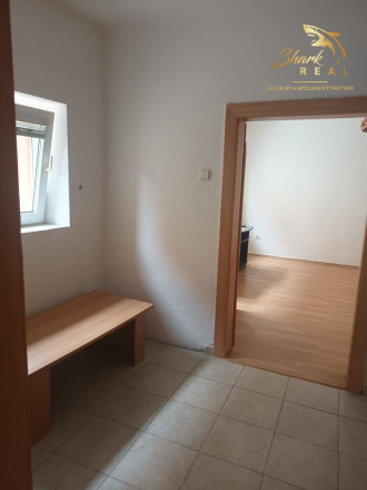 Na predaj útulný rodinný dom v obci Viničné  - fotografia 12