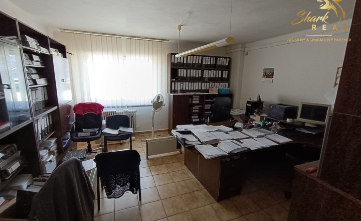 Administratívna budova - fotografia 10