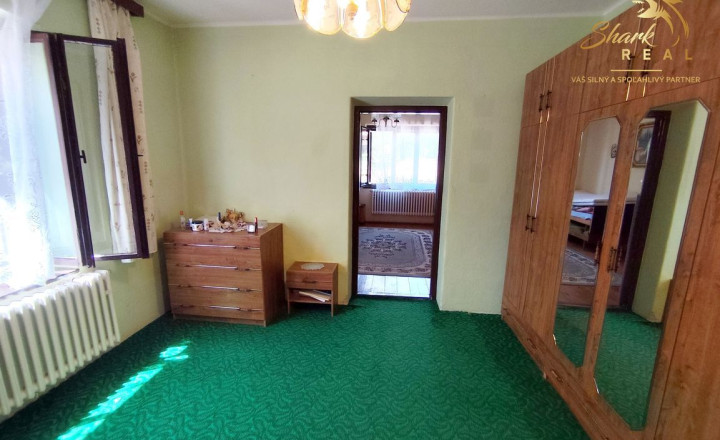 Priestranný a udržiavaný rodinný dom na predaj - fotografia 15