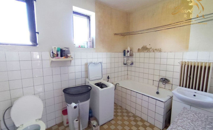Priestranný a udržiavaný rodinný dom na predaj - fotografia 23