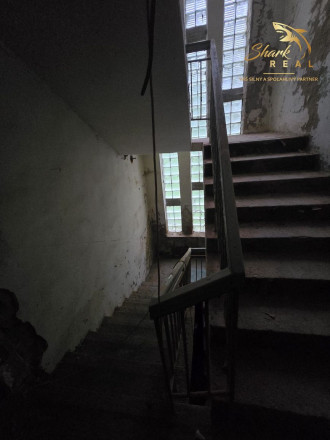 Priestranná budova s bývaním - fotografia 16