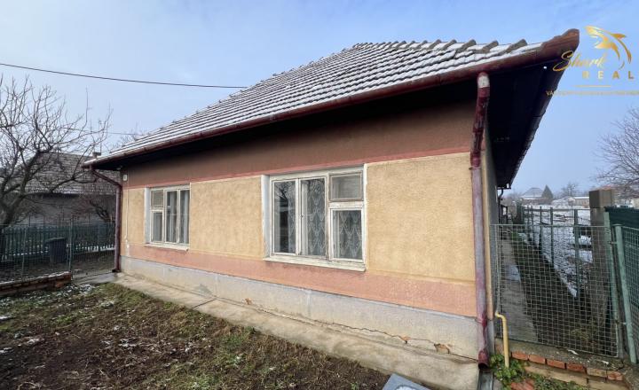 Rodinný dom s 20á pozemkom v obci Semerovo - fotografia 1