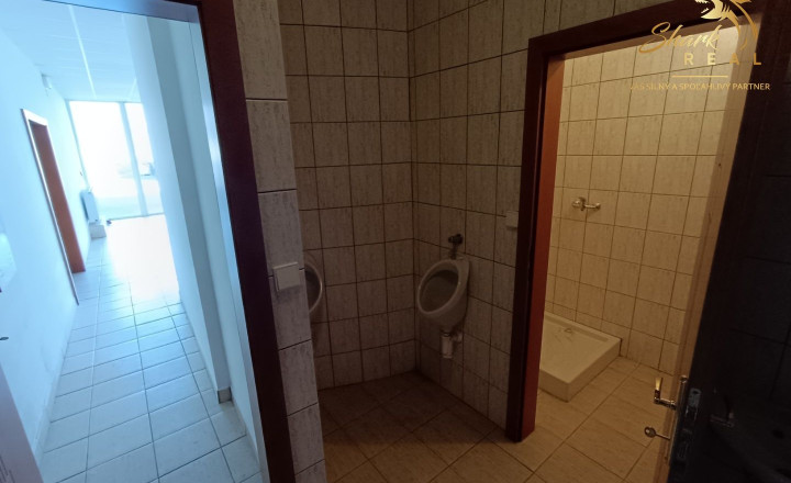 Administratívno-apartmánová budova - fotografia 7