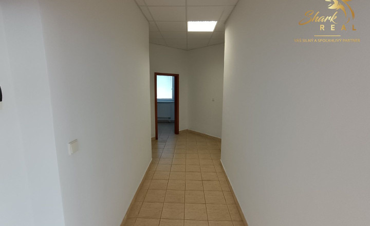 Administratívno-apartmánová budova - fotografia 8