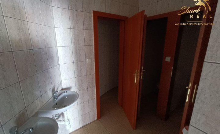 Administratívno-apartmánová budova - fotografia 17