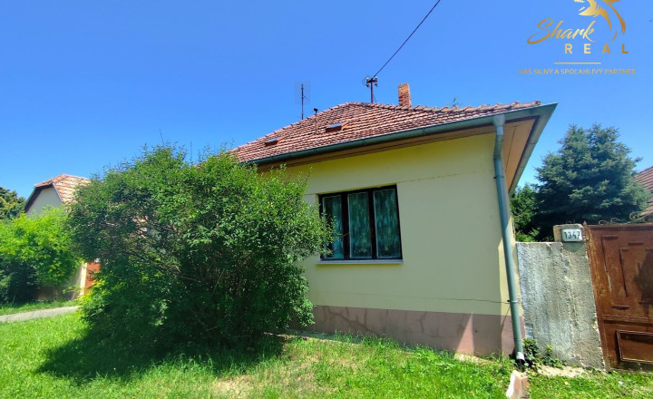 Ponúkam na predaj krásny pozemok vo výbornej lokalite. - fotografia 1