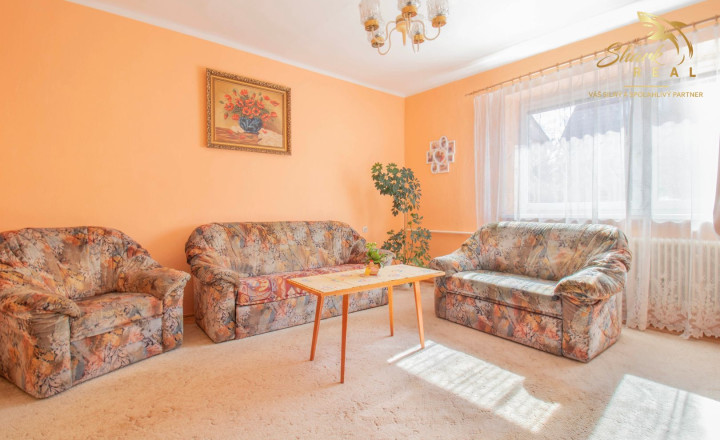 Čiastočne zrekonštruovaný dom vo výbornej lokalite s garážou - fotografia 3